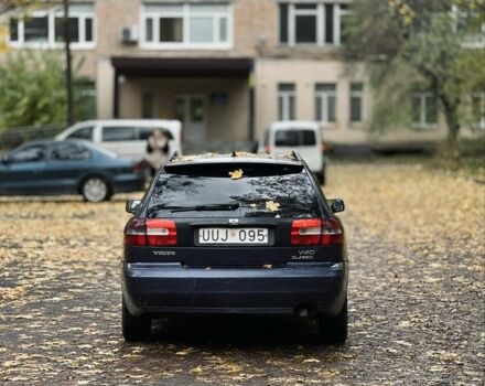 Вольво В40 2004 в Белой Церкве на Automoto.ua Синий Вольво В40, объемом двигателя 2 л и пробегом 100 тыс. км за 1600 $, фото 4 на Automoto.ua