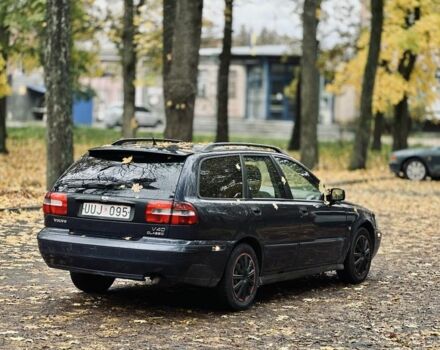 Вольво В40 2004 в Белой Церкве на Automoto.ua Синий Вольво В40, объемом двигателя 2 л и пробегом 100 тыс. км за 1600 $, фото 3 на Automoto.ua