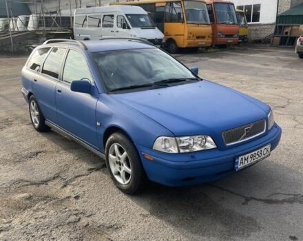 Синій Вольво V40, об'ємом двигуна 1.9 л та пробігом 306 тис. км за 1999 $, фото 1 на Automoto.ua