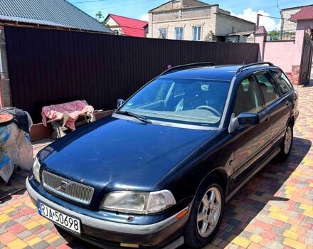 Синий Вольво В40, объемом двигателя 2 л и пробегом 381 тыс. км за 1100 $, фото 1 на Automoto.ua