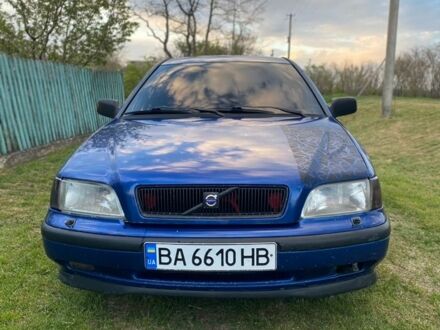 Синій Вольво V40, об'ємом двигуна 1.8 л та пробігом 350 тис. км за 2700 $, фото 1 на Automoto.ua