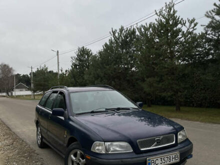 Синий Вольво В40, объемом двигателя 1.8 л и пробегом 247 тыс. км за 3200 $, фото 1 на Automoto.ua