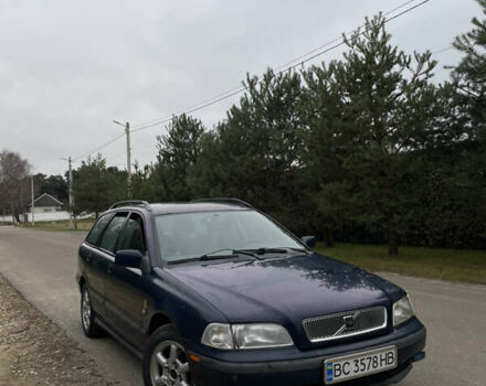 Синий Вольво В40, объемом двигателя 1.8 л и пробегом 247 тыс. км за 3200 $, фото 1 на Automoto.ua