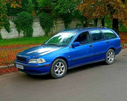 Синий Вольво В40, объемом двигателя 1.9 л и пробегом 360 тыс. км за 2700 $, фото 1 на Automoto.ua