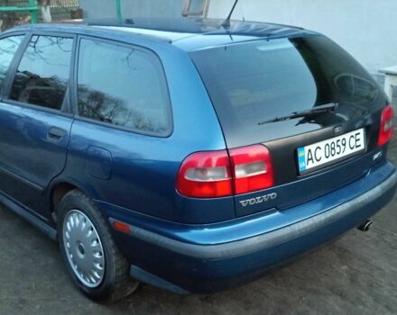 Синий Вольво В40, объемом двигателя 1.6 л и пробегом 245 тыс. км за 2500 $, фото 1 на Automoto.ua