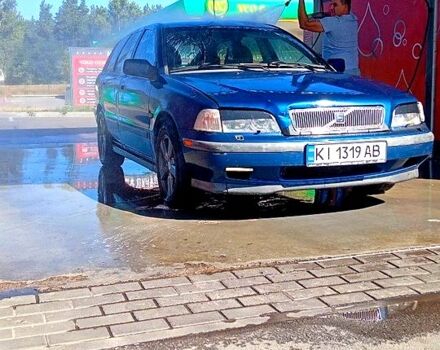 Синій Вольво V40, об'ємом двигуна 1.9 л та пробігом 321 тис. км за 2750 $, фото 1 на Automoto.ua