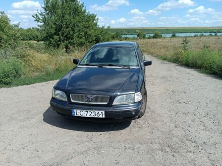 Вольво В40 1999 в Чутове на Automoto.ua Синий Вольво В40, объемом двигателя 0 л и пробегом 3 тыс. км за 2200 $, фото 1 на Automoto.ua