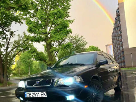 Синий Вольво В40, объемом двигателя 1.9 л и пробегом 412 тыс. км за 2600 $, фото 1 на Automoto.ua