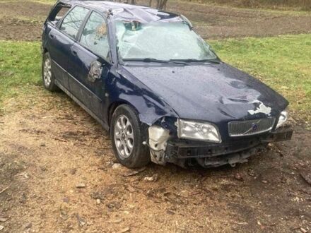 Синій Вольво V40, об'ємом двигуна 1.8 л та пробігом 420 тис. км за 800 $, фото 1 на Automoto.ua