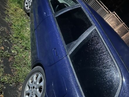 Вольво В40 2001 в Ужгороде на Automoto.ua Синий Вольво В40, объемом двигателя 1.9 л и пробегом 330 тыс. км за 4900 $, фото 1 на Automoto.ua