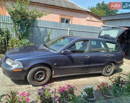 Синий Вольво В40, объемом двигателя 1.9 л и пробегом 254 тыс. км за 2800 $, фото 1 на Automoto.ua