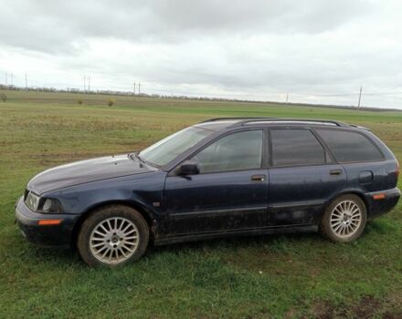 Синий Вольво В40, объемом двигателя 0 л и пробегом 300 тыс. км за 762 $, фото 1 на Automoto.ua
