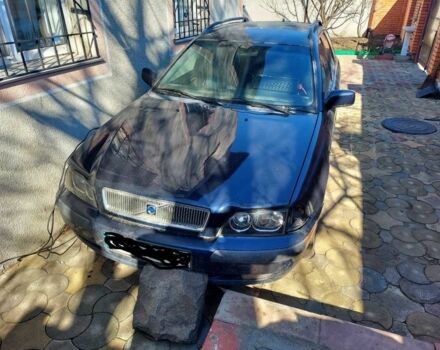 Синий Вольво В40, объемом двигателя 1.9 л и пробегом 250 тыс. км за 1200 $, фото 1 на Automoto.ua