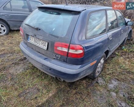 Синий Вольво В40, объемом двигателя 1.95 л и пробегом 230 тыс. км за 950 $, фото 1 на Automoto.ua