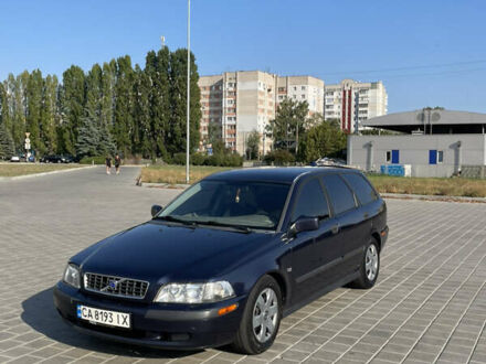 Синий Вольво В40, объемом двигателя 1.9 л и пробегом 422 тыс. км за 5000 $, фото 1 на Automoto.ua