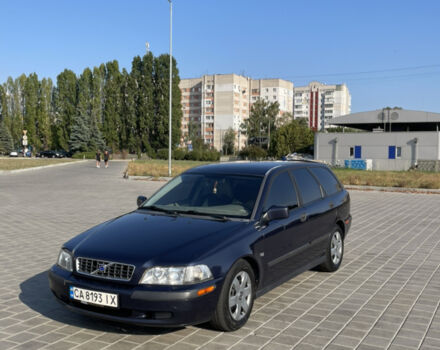 Синий Вольво В40, объемом двигателя 1.9 л и пробегом 422 тыс. км за 4500 $, фото 1 на Automoto.ua