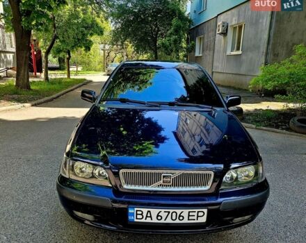 Синий Вольво В40, объемом двигателя 1.87 л и пробегом 320 тыс. км за 4300 $, фото 1 на Automoto.ua