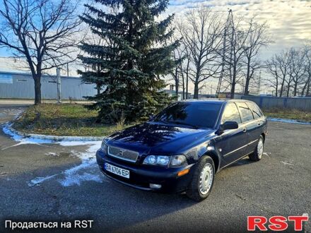 Синий Вольво В40, объемом двигателя 1.9 л и пробегом 31700 тыс. км за 4600 $, фото 1 на Automoto.ua