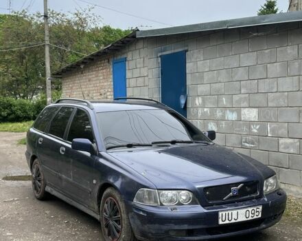 Синий Вольво В40, объемом двигателя 2 л и пробегом 334 тыс. км за 878 $, фото 1 на Automoto.ua