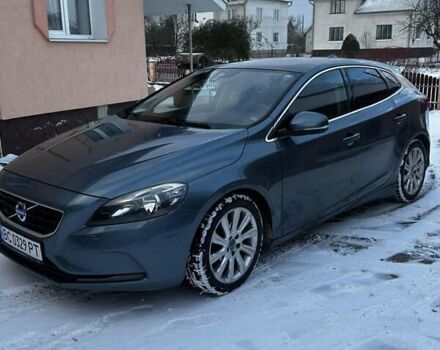 Синий Вольво В40, объемом двигателя 1.56 л и пробегом 250 тыс. км за 9300 $, фото 1 на Automoto.ua