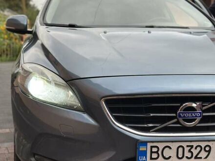 Синий Вольво В40, объемом двигателя 1.6 л и пробегом 246 тыс. км за 9999 $, фото 1 на Automoto.ua