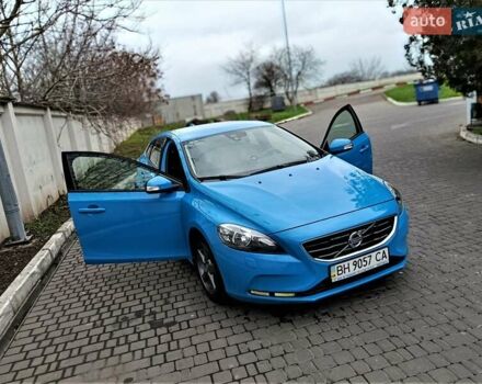 Синий Вольво В40, объемом двигателя 1.56 л и пробегом 165 тыс. км за 11700 $, фото 1 на Automoto.ua