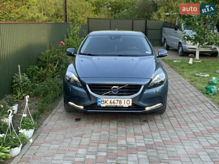 Синий Вольво В40, объемом двигателя 1.6 л и пробегом 240 тыс. км за 10200 $, фото 1 на Automoto.ua