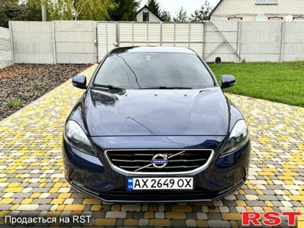 Синій Вольво V40, об'ємом двигуна 2 л та пробігом 273 тис. км за 13500 $, фото 1 на Automoto.ua