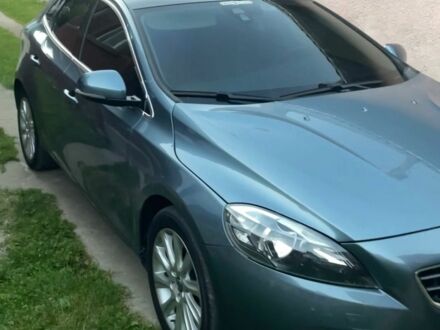 Вольво V40 2013 у Ужгороді на Automoto.ua Синій Вольво V40, об'ємом двигуна 1.6 л та пробігом 95 тис. км за 13000 $, фото 1 на Automoto.ua