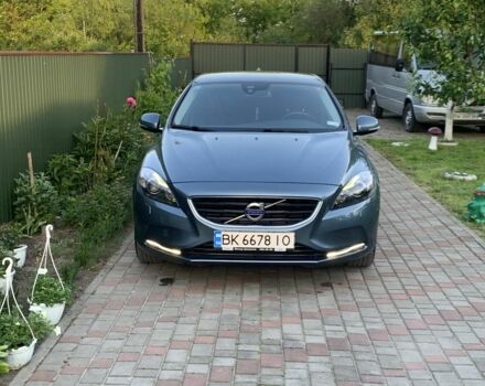 Синий Вольво В40, объемом двигателя 1.6 л и пробегом 240 тыс. км за 10200 $, фото 1 на Automoto.ua
