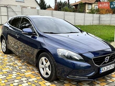 Вольво В40 2013 в Мерефа на Automoto.ua Синий Вольво В40, объемом двигателя 2 л и пробегом 273 тыс. км за 13500 $, фото 1 на Automoto.ua