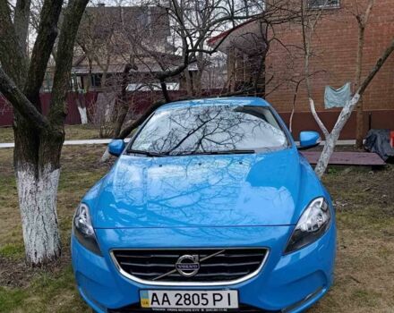 Синий Вольво В40, объемом двигателя 1 л и пробегом 45 тыс. км за 10000 $, фото 1 на Automoto.ua