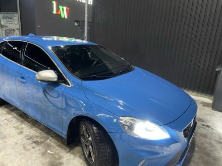 Синій Вольво V40, об'ємом двигуна 2 л та пробігом 273 тис. км за 11000 $, фото 1 на Automoto.ua