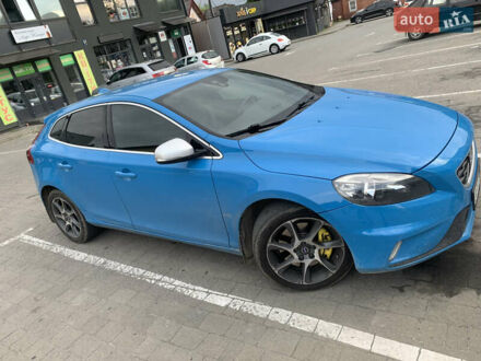 Синій Вольво V40, об'ємом двигуна 1.9 л та пробігом 273 тис. км за 11100 $, фото 1 на Automoto.ua