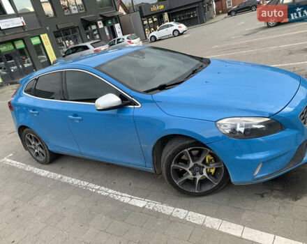 Синий Вольво В40, объемом двигателя 1.9 л и пробегом 273 тыс. км за 11100 $, фото 1 на Automoto.ua