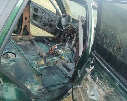 Зеленый Вольво В40, объемом двигателя 1.9 л и пробегом 327 тыс. км за 1200 $, фото 3 на Automoto.ua