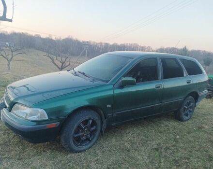 Зеленый Вольво В40, объемом двигателя 1.9 л и пробегом 327 тыс. км за 1200 $, фото 7 на Automoto.ua