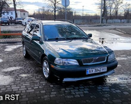 Зелений Вольво V40, об'ємом двигуна 1.9 л та пробігом 400 тис. км за 3200 $, фото 2 на Automoto.ua