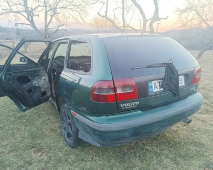 Зеленый Вольво В40, объемом двигателя 1.9 л и пробегом 327 тыс. км за 1200 $, фото 1 на Automoto.ua