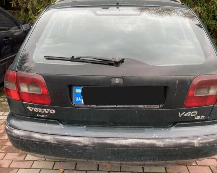 Зеленый Вольво В40, объемом двигателя 1.9 л и пробегом 353 тыс. км за 2500 $, фото 2 на Automoto.ua