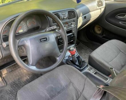 Зеленый Вольво В40, объемом двигателя 1.9 л и пробегом 353 тыс. км за 2500 $, фото 3 на Automoto.ua