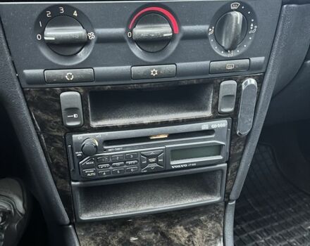 Зелений Вольво V40, об'ємом двигуна 1.9 л та пробігом 327 тис. км за 1538 $, фото 12 на Automoto.ua