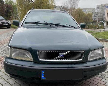 Зеленый Вольво В40, объемом двигателя 1.9 л и пробегом 353 тыс. км за 2500 $, фото 1 на Automoto.ua