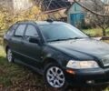 Зеленый Вольво В40, объемом двигателя 1.95 л и пробегом 219 тыс. км за 2800 $, фото 1 на Automoto.ua
