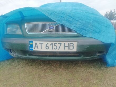 Зелений Вольво V40, об'ємом двигуна 1.9 л та пробігом 327 тис. км за 1200 $, фото 1 на Automoto.ua