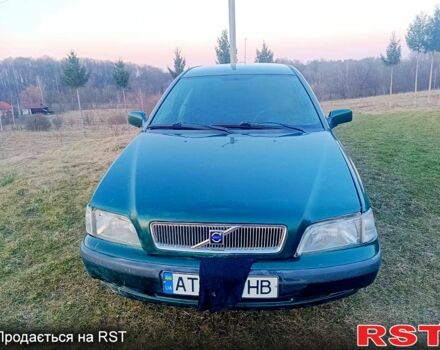 Зеленый Вольво В40, объемом двигателя 19 л и пробегом 335 тыс. км за 1000 $, фото 1 на Automoto.ua