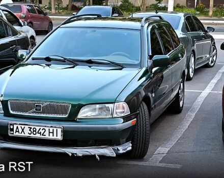 Зелений Вольво V40, об'ємом двигуна 1.9 л та пробігом 400 тис. км за 3200 $, фото 1 на Automoto.ua