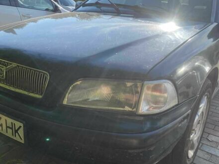 Зеленый Вольво В40, объемом двигателя 1.9 л и пробегом 353 тыс. км за 2500 $, фото 1 на Automoto.ua