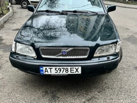 Зеленый Вольво В40, объемом двигателя 1.9 л и пробегом 327 тыс. км за 1538 $, фото 1 на Automoto.ua