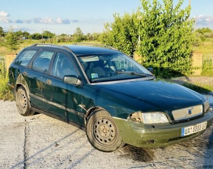 Зелений Вольво V40, об'ємом двигуна 1.9 л та пробігом 200 тис. км за 800 $, фото 1 на Automoto.ua
